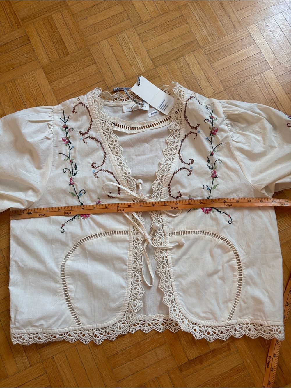 Jennifer & Grace Women’s Cream Embroidered Lace-Trim Tie-Front Top - Picture 2 of 10